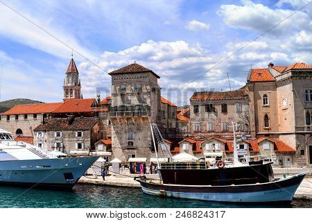 Trogir, Croatia - Circa June 2015: Unidentified People Walk Past Boats On The Waterfront Of Trogir O