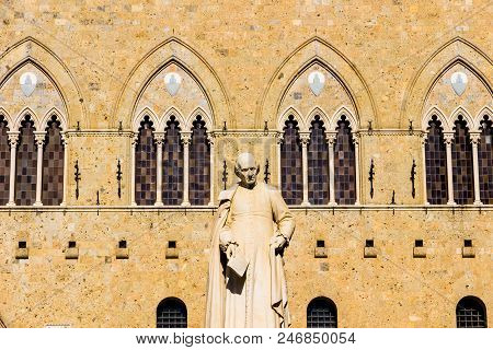 Siena, Italy - September 29, 2016:  Palazzo Salimbeni, Headquarters Of The Monte Dei Paschi Di Siena
