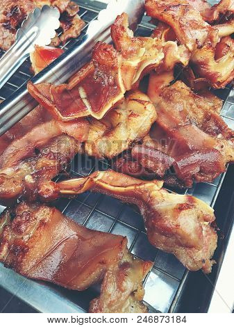 Grilled Chitterlings Or Roast Chitterlings On The Stove, After Finish For Sale In Dish,thai Food. Vi