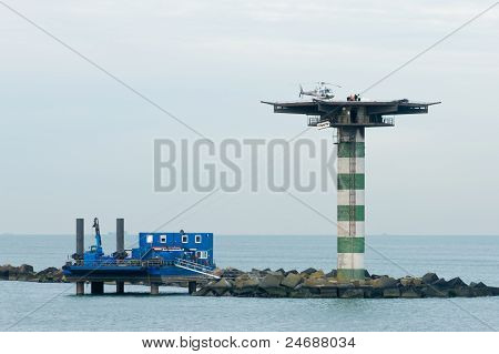 Wejście do portu handlowego