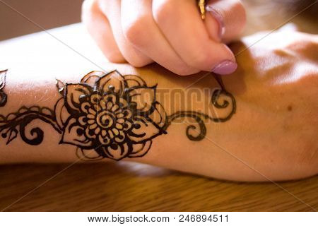 Drawing Process Of Henna Menhdi Ornament On Woman's Hand. Beauty Concept