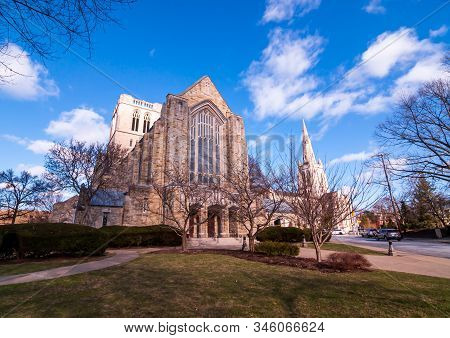 Pittsburgh, Pennsylvania, Usa 1/20/20 Sacred Heart Catholic Church, In The Shadyside Neighborhood Wi