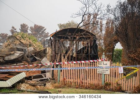 Bilpin, Australia - 2020-01-12 Australian Bushfire Aftermath: Burnt Building Of Tutty Frutty Cafe Ne