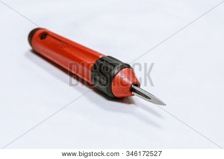Metal Deburring Tool. Burr Remover Hand Tool For Wood, Aluminum, Copper And Plastic