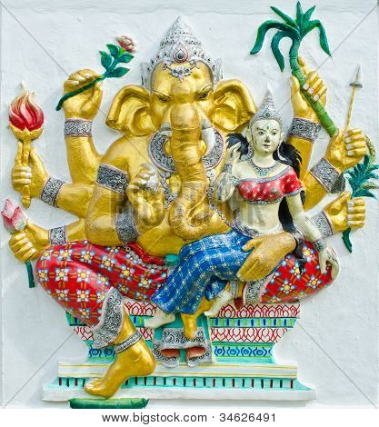 Bůh úspěchu 30 32 držení těla. Indický nebo hinduistický bůh Ganesha Avatar obrázek ve štuku