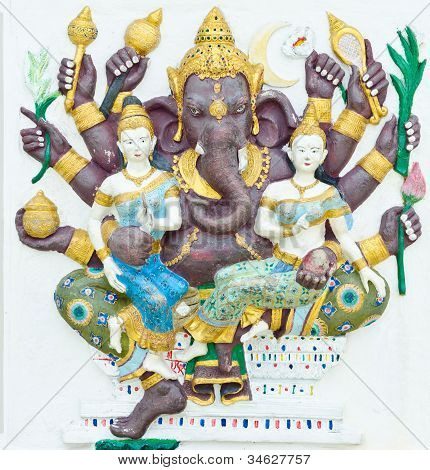 Bůh úspěchu 12 32 držení těla. Indický nebo hinduistický bůh Ganesha Avatar obrázek ve štuku