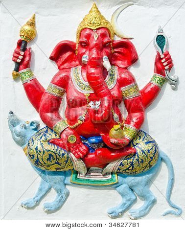 Bůh úspěch 18 32 držení těla. Indický nebo hinduistický bůh Ganesha Avatar obrázek ve štuku