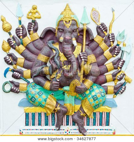 Bůh úspěch 4 32 držení těla. Indický nebo hinduistický bůh Ganesha Avatar obrázek ve štuku