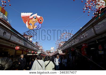 Many Travelers At The Entrance Of Sensoji Temple