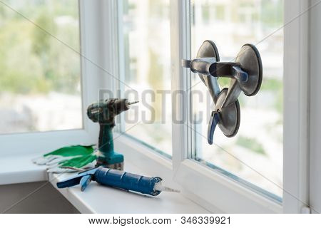 Window Installer Tools. Vacuum Suction Cups Stuck On Glass