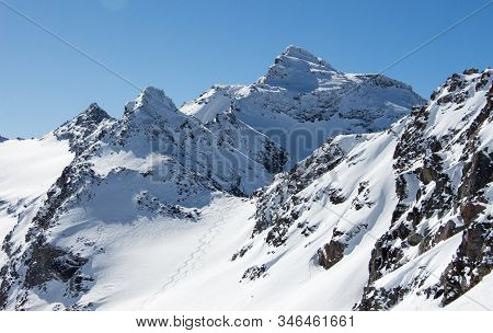 Mont Du Borgne Meribel Val Thorens Slopes View Sunset Snowy Mountain Landscape France Alpes