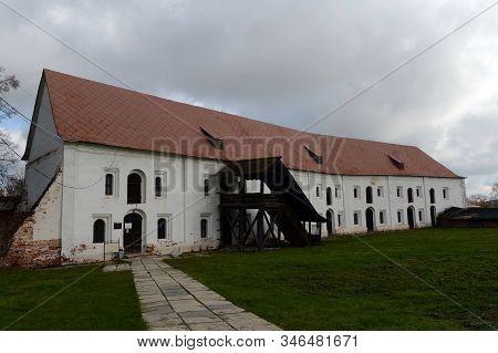 Ryazan, Russia - October 21, 2017:hotel For Servants In The Ryazan Kremlin (1693-1699)