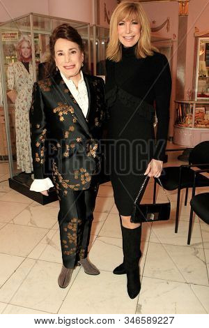 LOS ANGELES - JAN 18: Donelle Dadigan, Leeza Gibbons at the Hollywood Museum's celebration for the 40th Anniversary of 
