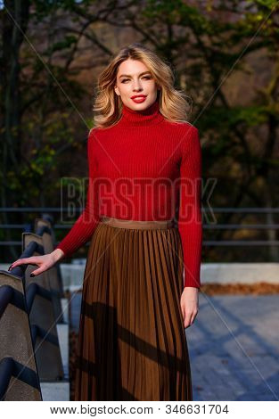 Everyday Winner. Girl In Corrugated Skirt And Sweater. Pleated Trend. Haidresser And Makeup. Fall Fa