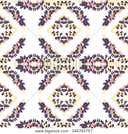 Ethnic Wave Pattern. Seamless  Ehnic Carpet African Pattern.  Aztec Style. Geometric Mosaic