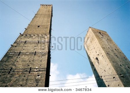 İki taş kule Bologna, İtalya