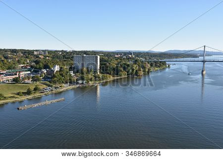 Mid-hudson Bridge In Poughkeepsie, New York (usa)