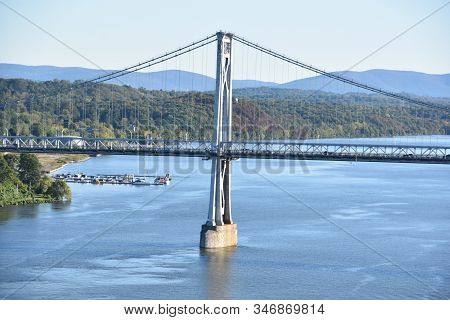 Mid-hudson Bridge In Poughkeepsie, New York (usa)