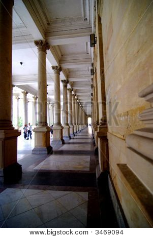 Spalten der Mühlenkolonnade