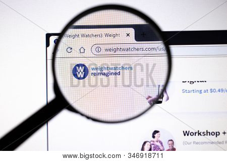 Los Angeles, California, Usa - 25 January 2020: Weightwatchers Website Page. Weightwatchers.com Logo