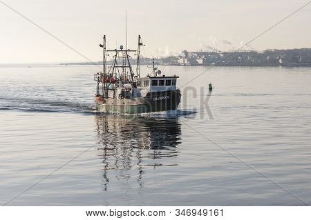 New Bedford, Massachusetts, Usa - January 23, 2020: Commercial Fishing Boat Shamrock Homebound In Ne