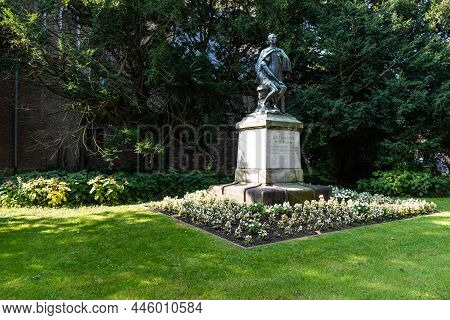 Leuven, Flemish Brabant Region, Belgium - 09 22 2021: Statue Of Father Damien In A Green Park