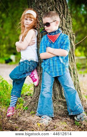 Menino e menina no Parque