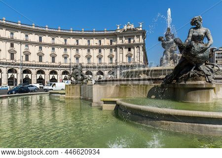 Rome, Italy - June 22, 2017: Amazing Panorama Of Piazza Della Repubblica, Rome, Italy