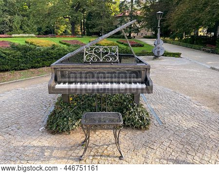 Kudowa-zdroj, Poland - September 15 2021: Polish Spa Town Kudowa Zdroj. Spa Park With A Colonnade An