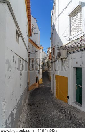 Elvas, Portugal - August 30, 2021: Street In The Old Town Of The Fortified City Of Elvas (world Heri