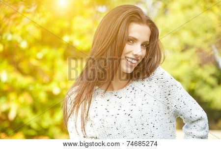 Beautiful woman in autumn park 