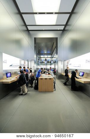 Exterior Of Apple Store Inside The The Carrousel Du Louvre