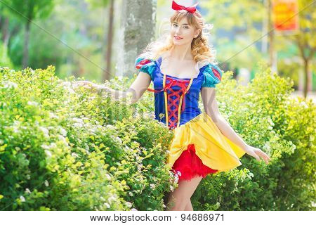 Woman posing in the green bushes