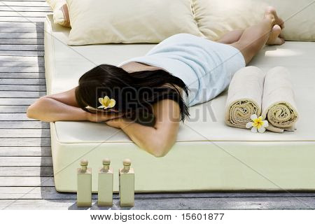 Donna sempre spa trattamento di fuori
