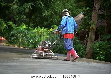 Occupation by the construction workers poured concrete.