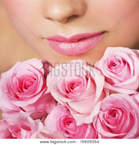 Beauté avec les roses roses
