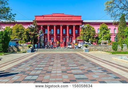 KIEV UKRAINE - SEPTEMBER 8 2016: The way from park of Taras Shevchenko to the same named National University on September 8 in Kiev.