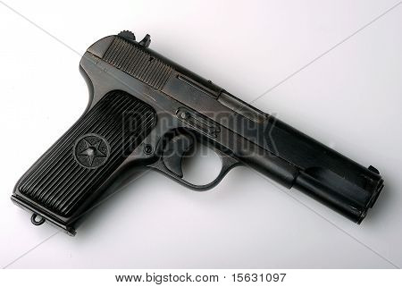 pistol - indlæst og klar.