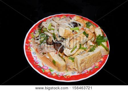 Tofu Sauce With Enokitake And Mushroom