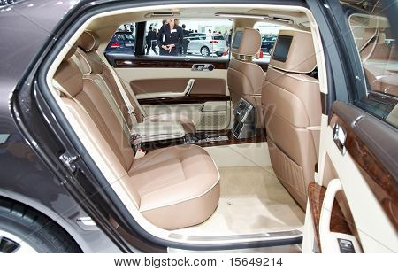 PARIS, Fransa - Ekim 02: Paris otomobil Volkswagen Phaeton, interi gösterilen Fuarı 02 Ekim, 2008,