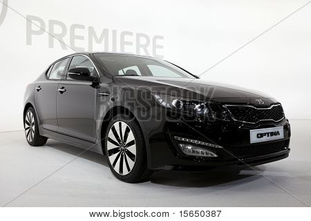 PARIS, Frankrig - 30 SEPTEMBER: Paris Motor Show September 30, 2010, viser Kia Optima, forfra