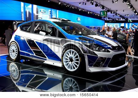 PARIS, FRANCE - 30 septembre : Salon automobile de Paris le 30 septembre 2010, montrant la Ford Fiesta WRC, front