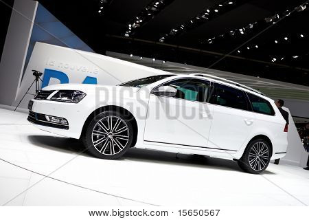 Parigi, Francia - 30 settembre: Motor Show di Parigi il 30 settembre 2010 a Parigi, mostrando Volkswagen Pa