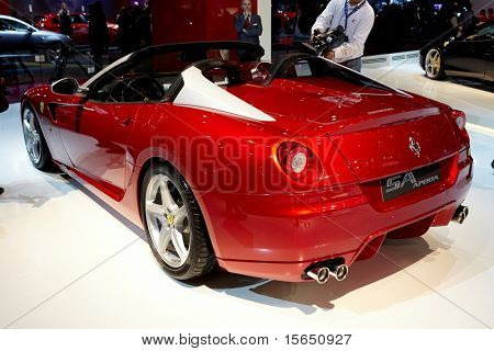 Paříž, Francie - 30. září: Paris Motor Show v září 30, 2010 v Paříži, ukazující Ferrari SA AP
