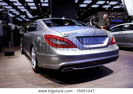 Parigi, Francia - 30 settembre: Motor Show di Parigi il 30 settembre 2010 a Parigi, mostrando Mercedes-Benz