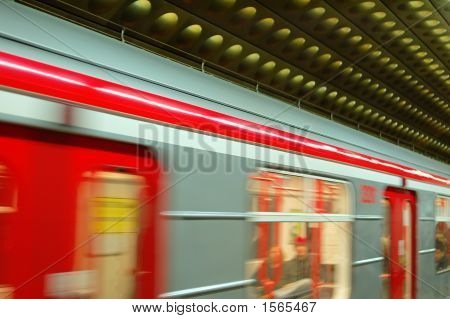 รถไฟใต้ดิน