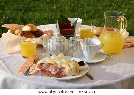 frukost utomhus