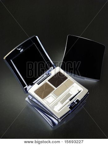 Eye shadow box