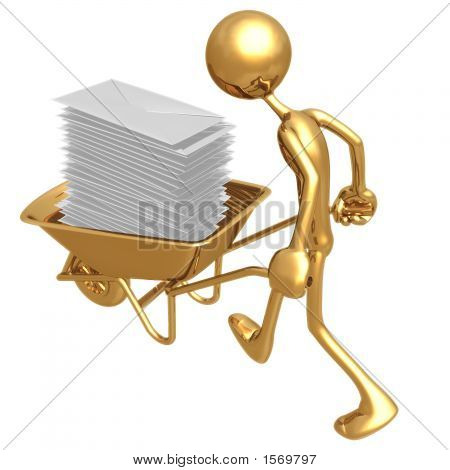 Empurrando o carrinho de mão cheio de cartas de E-Mail