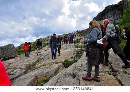 Lysefjord-norway, 05- June-2017 
  Tourists In Preikestolen Or Pulpit In Norway On A Day With Clouds